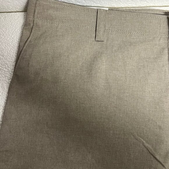NWT‎ PGA Tour Stretch Waistband Shorts Golf Golfing 40 Waist Khaki - Picture 3 of 5